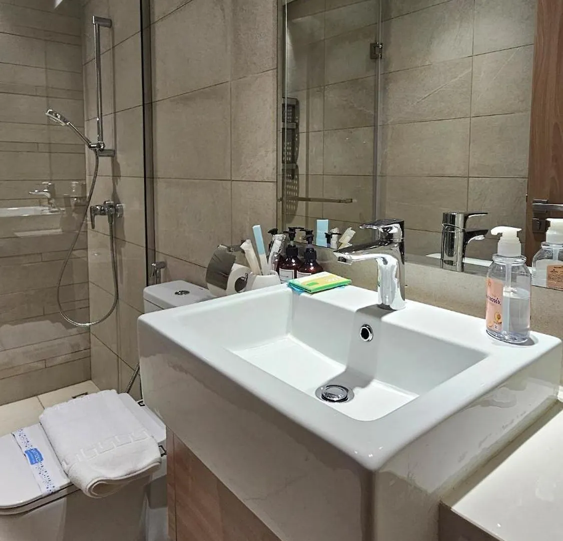 Egate - Dubai - 1 Bedroom - 1St Floor With Terrace 36-110